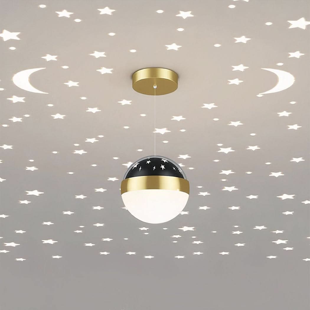 Suspension pour chambre de bébé avec projection de ciel étoilé | Designix - - https://designix.fr