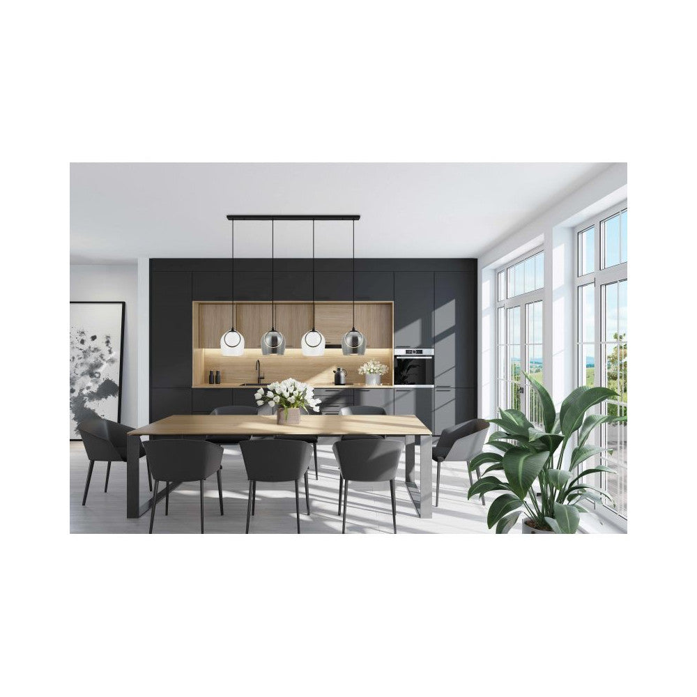 Mise en ambiance au-dessus d'une table de salle à manger cuisine moderne claire