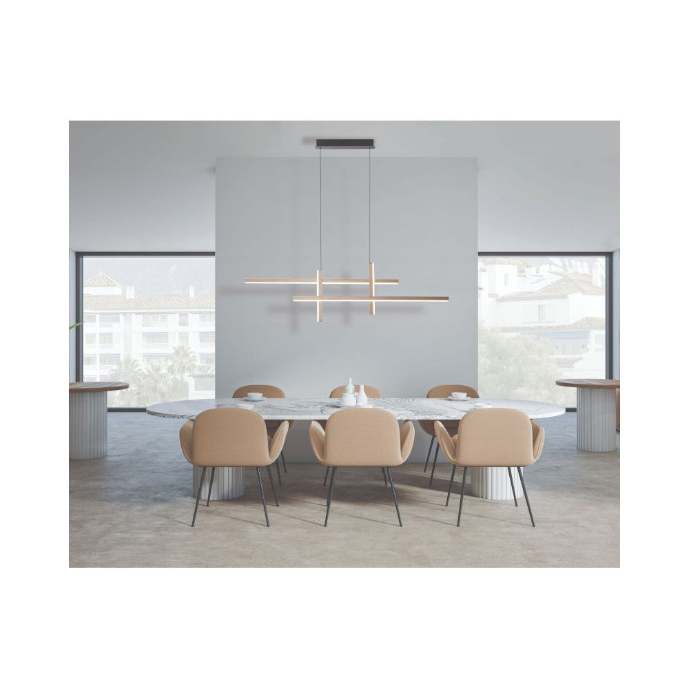 Mise en ambiance au-dessus d'une table ovale dans une salle à manger claire
