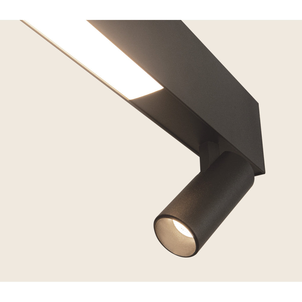 Gros plan sur le spot orientable et la source LED linéaire en fonctionnement