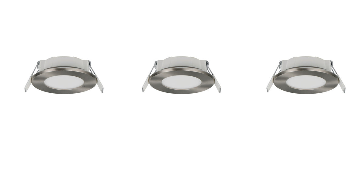 Trois spots encastrables nickel satiné présentés de profil avec boîtier blanc et fixations visibles.