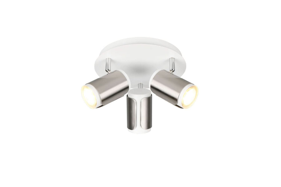 Gros plan sur les trois têtes orientables et leur finition nickel satiné.