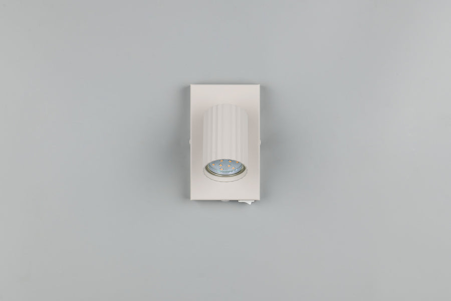 Vue de face du spot blanc avec module LED apparent sous la tête cylindrique.