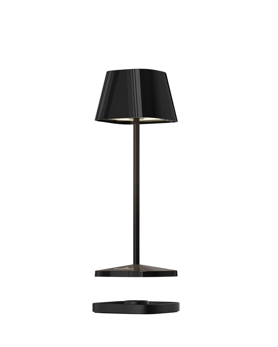 Lampe noire de profil avec socle de charge détaché en dessous