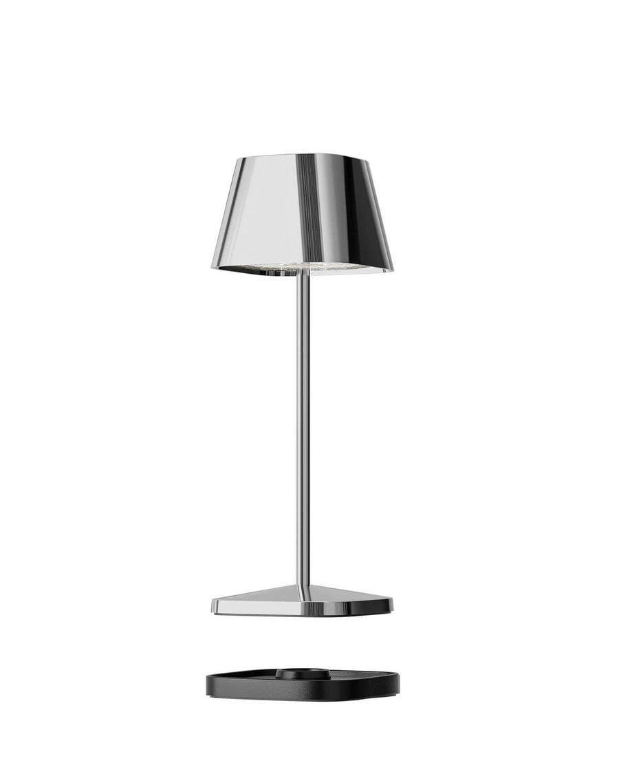 Vue éclatée montrant la lampe et sa base de recharge séparée