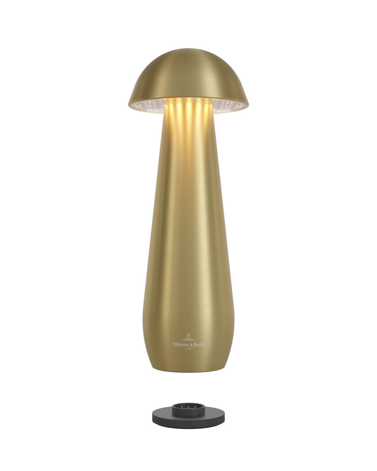 Lampe allumée sur sa base de recharge, lumière chaude sous le chapeau doré.
