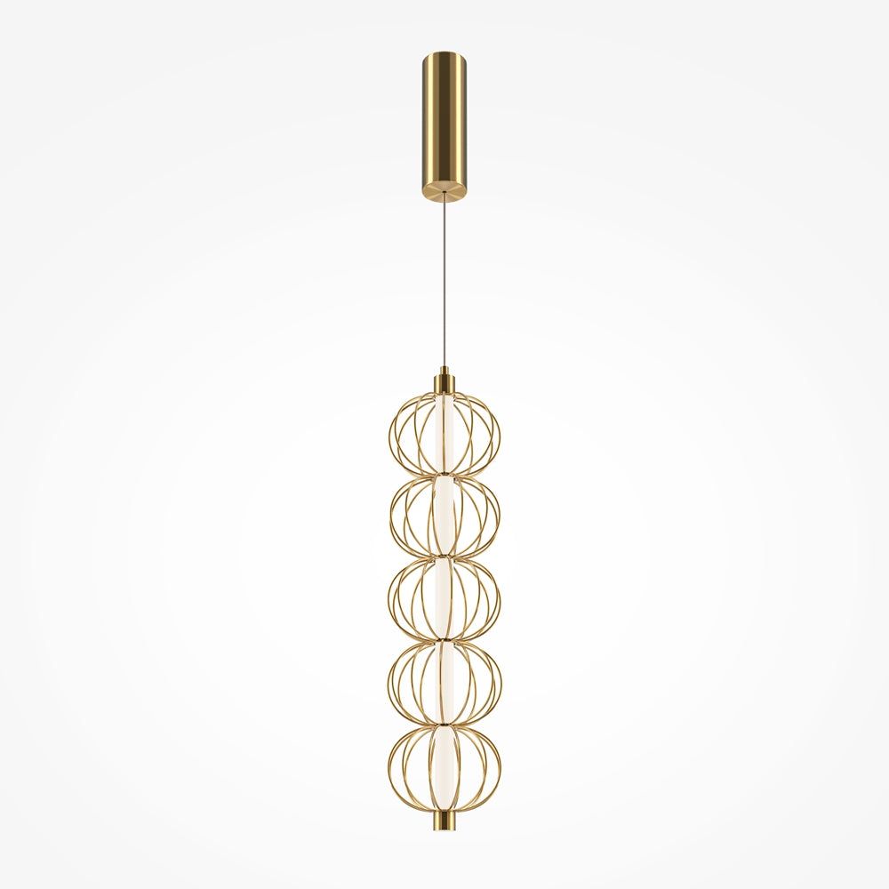 Suspension dorée de face sur fond blanc, cinq cages sphériques empilées