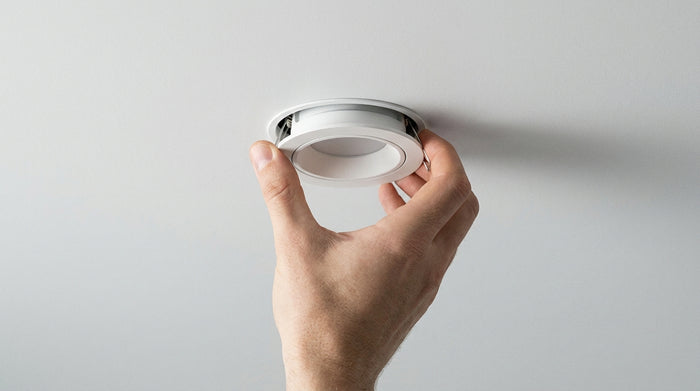 Changer l'ampoule d'un spot sans cerclage : la méthode