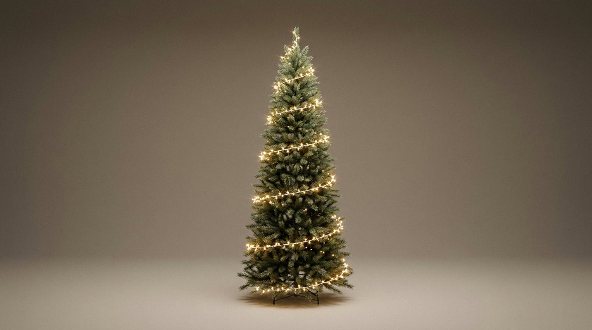 Guirlande lumineuse sur un sapin : la méthode pas à pas