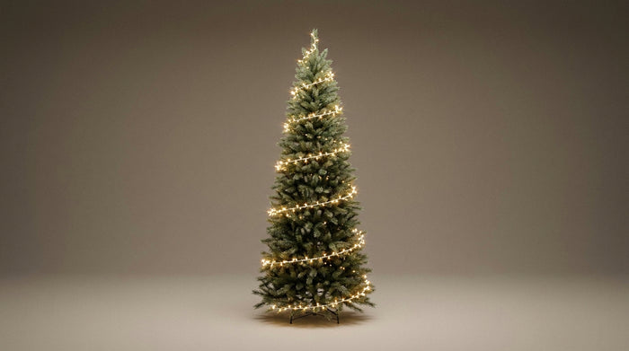 Guirlande lumineuse sur un sapin : la méthode pas à pas