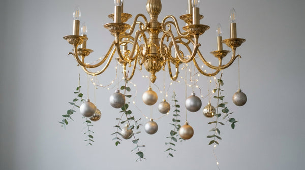 Décorer un lustre pour Noël : la méthode sûre et festive