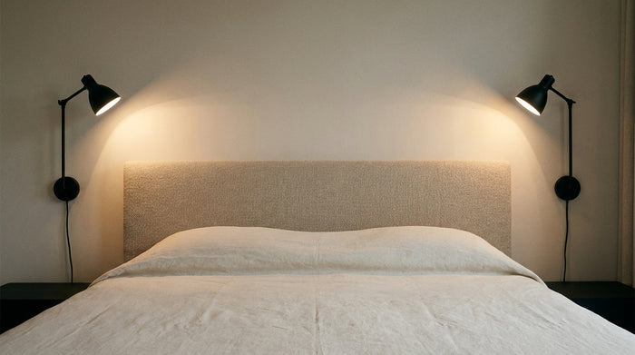 Hauteur d'une liseuse tête de lit : la pose qui fait lire