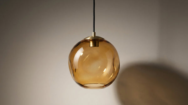 Suspension en verre vintage : la choisir, la poser, l'éclairer