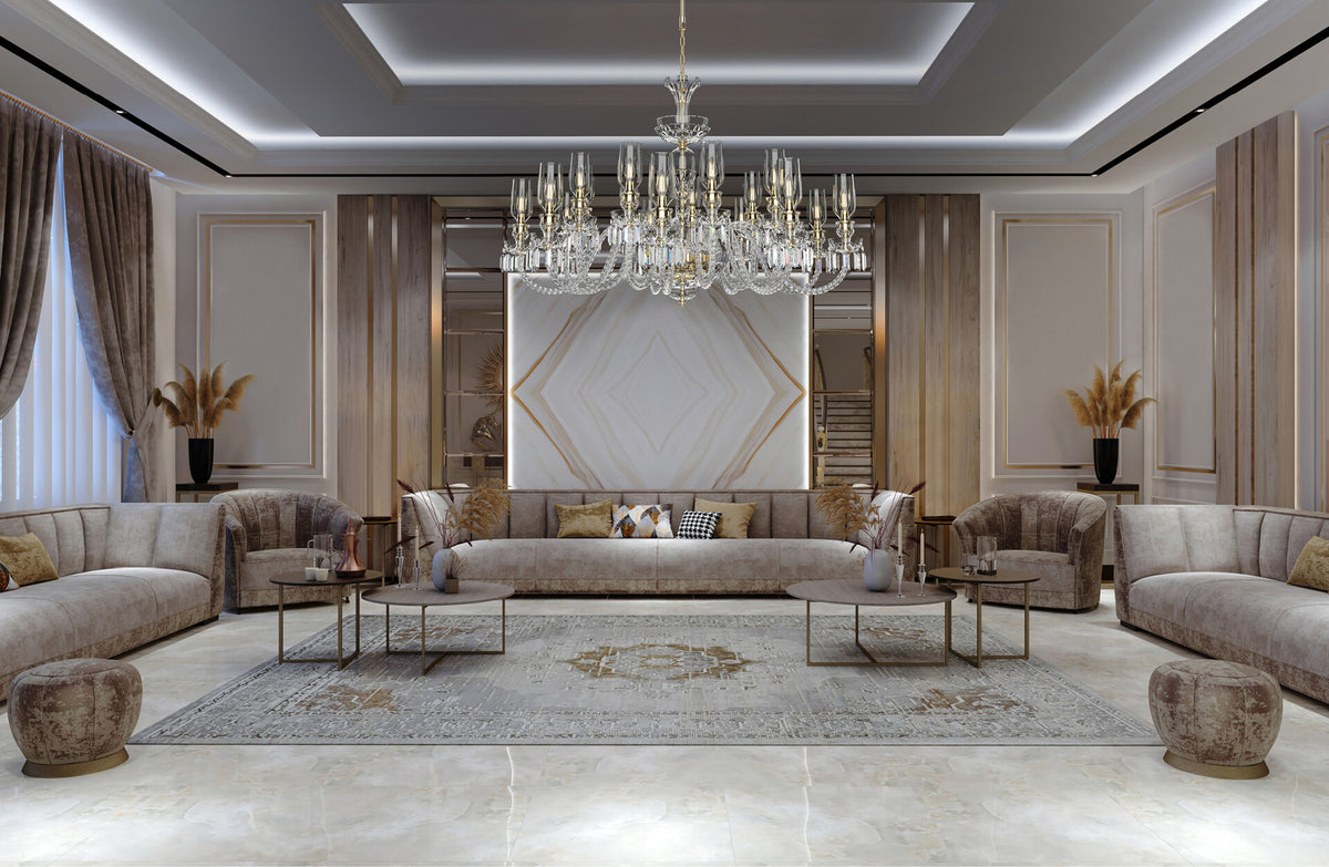 Lustre suspendu dans un grand salon moderne, canapés en velours et boiseries dorées