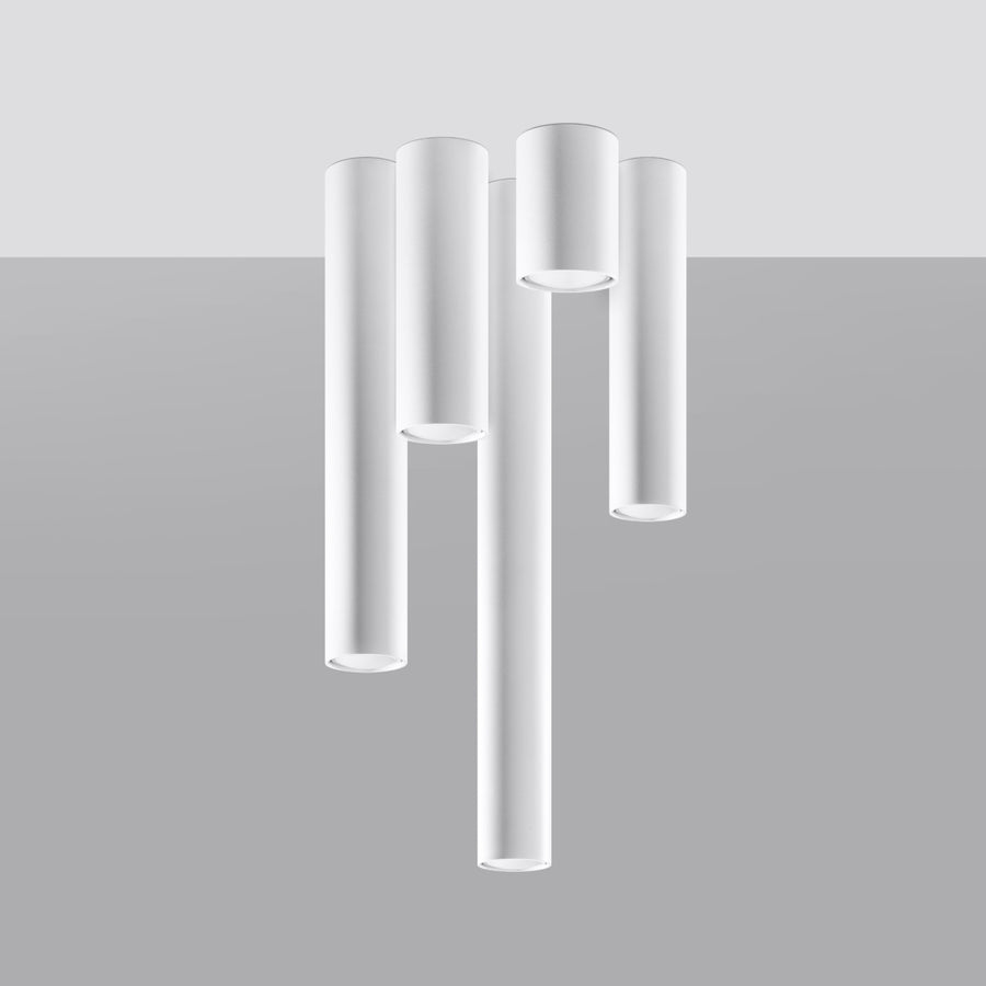 Détail de l'assemblage de cinq tubes cylindriques blancs suspendus au plafond
