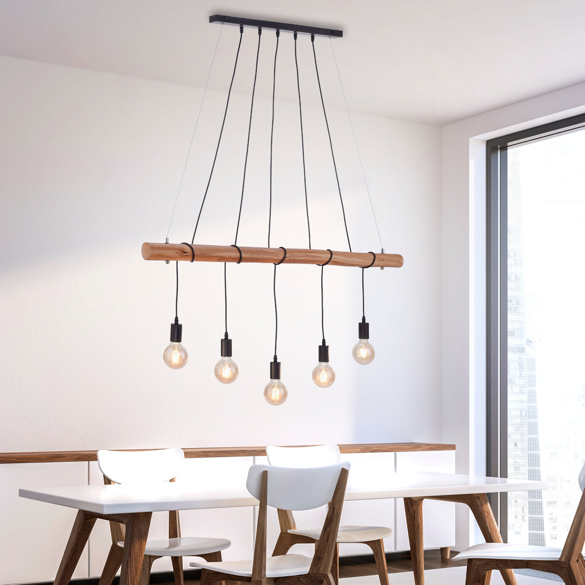 Mise en ambiance au-dessus d'une table à manger dans une pièce moderne