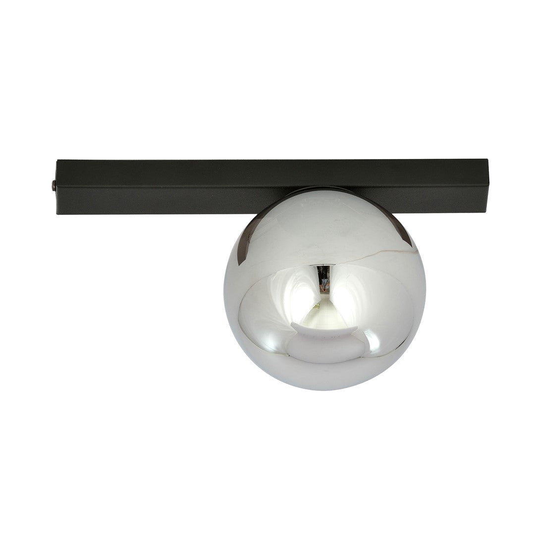 Vue rapprochée du globe en verre graphite réfléchissant, monté sur un support noir rectangulaire.