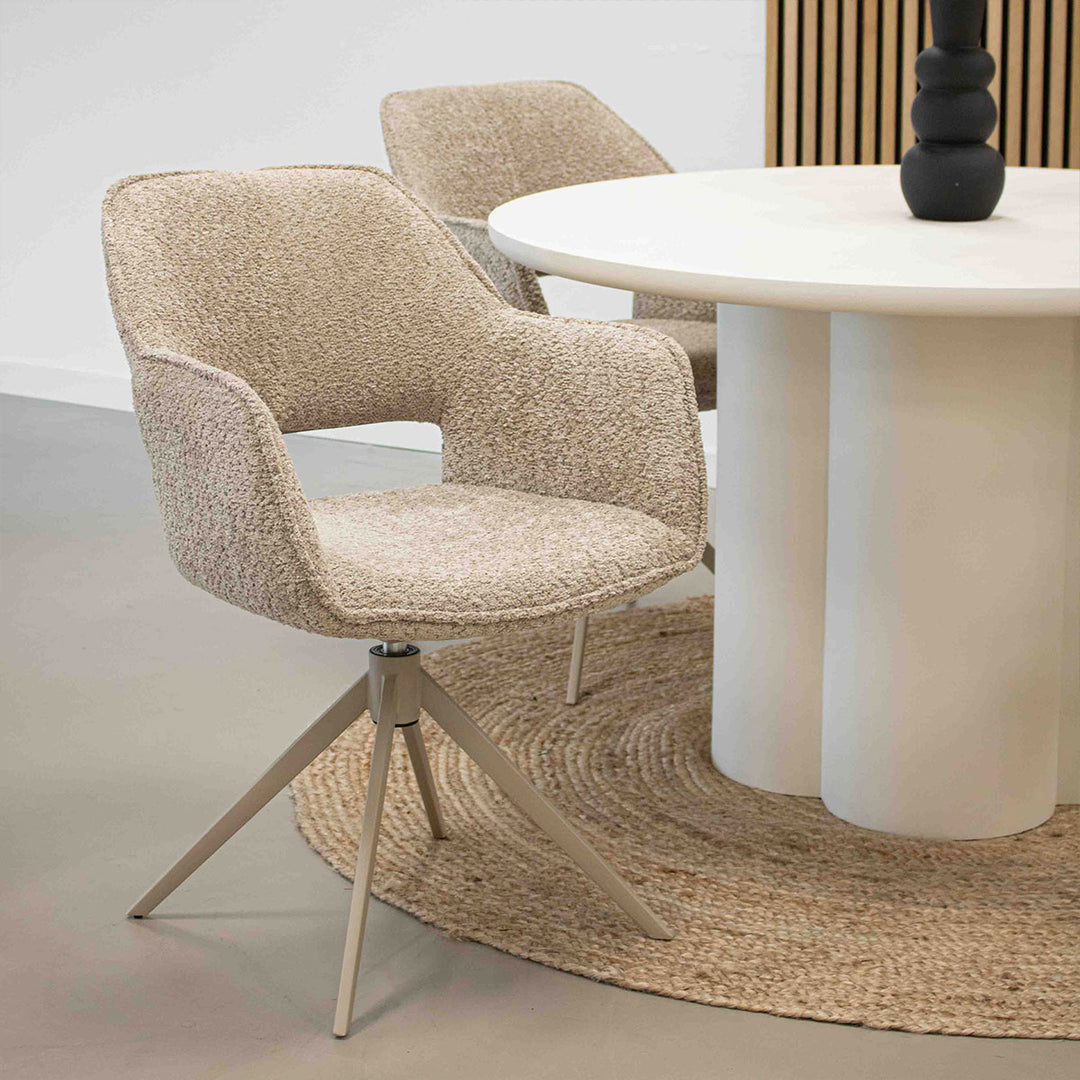 Chaise Pivotante Beige Tissu Bouclé Accoudoirs Fins Ouverture Dossier | NOVA