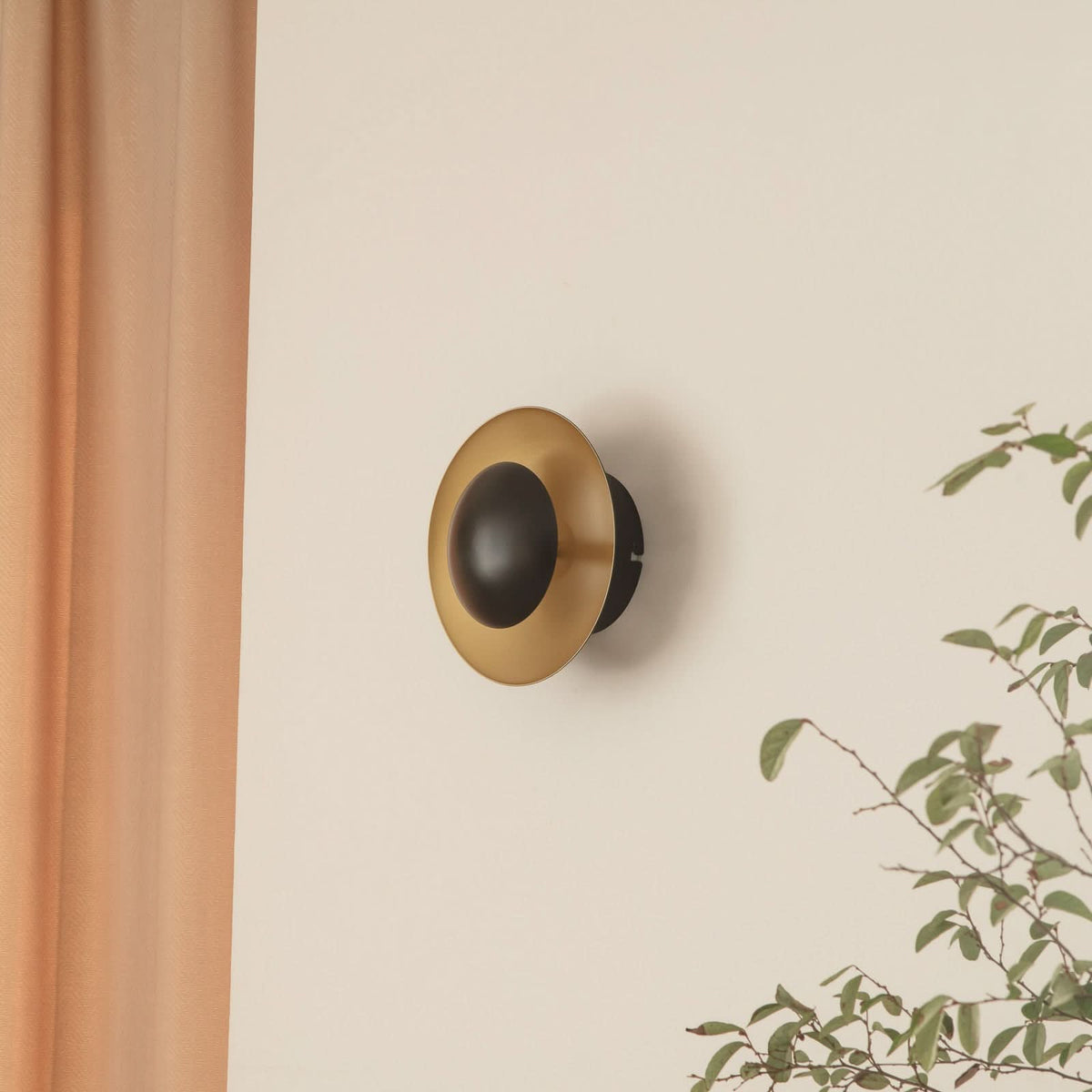 Applique murale LED Tiama en métal, noir et doré, Ø 20 cm