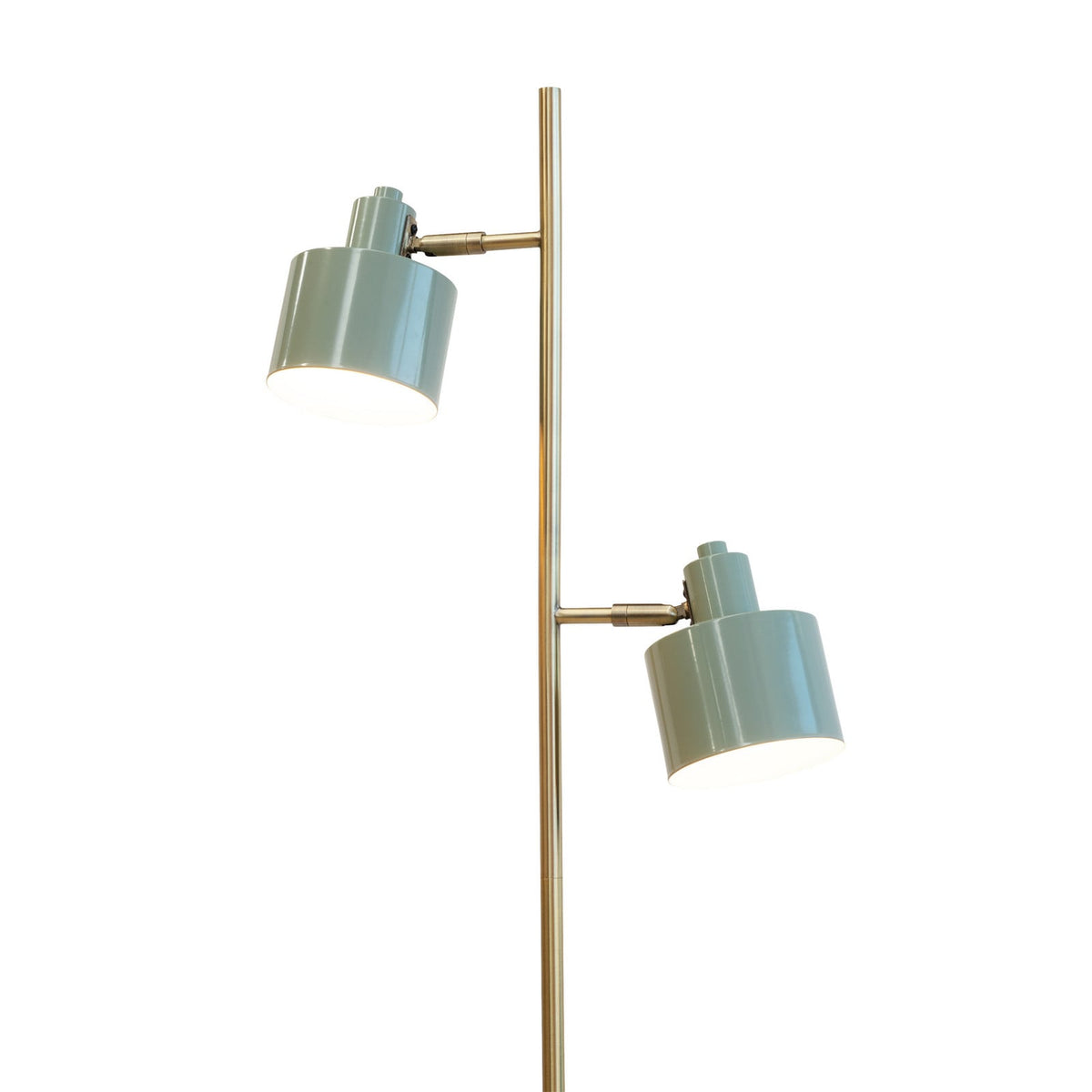 Détail du double bras en laiton et des deux têtes cylindriques vertes du lampadaire.