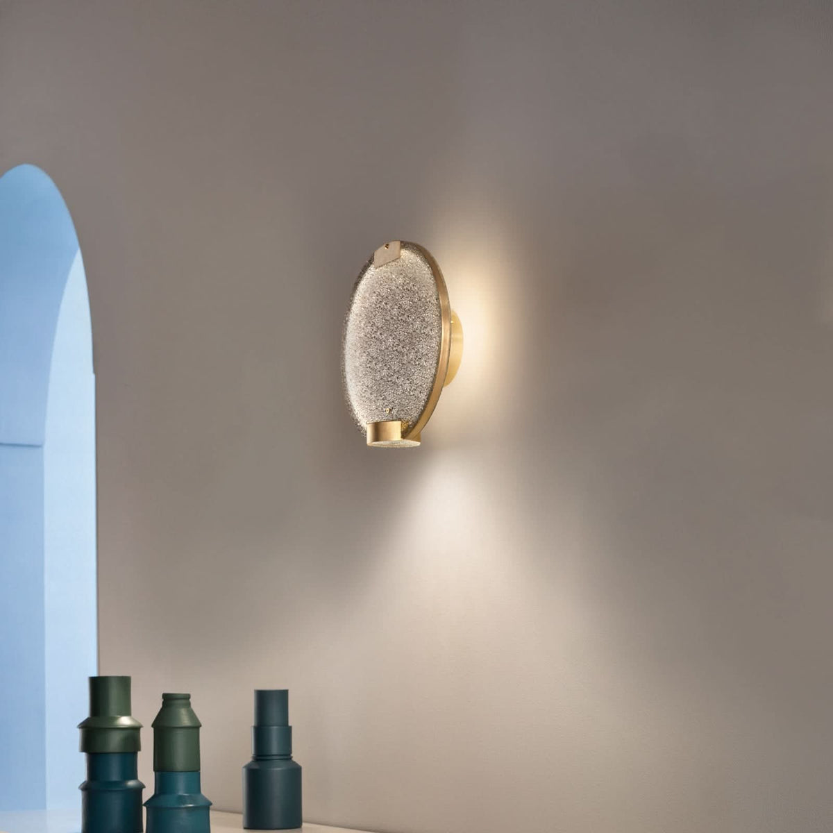 Applique murale LED Horo A en verre, laiton brossé et gris fumé, Ø 30 cm