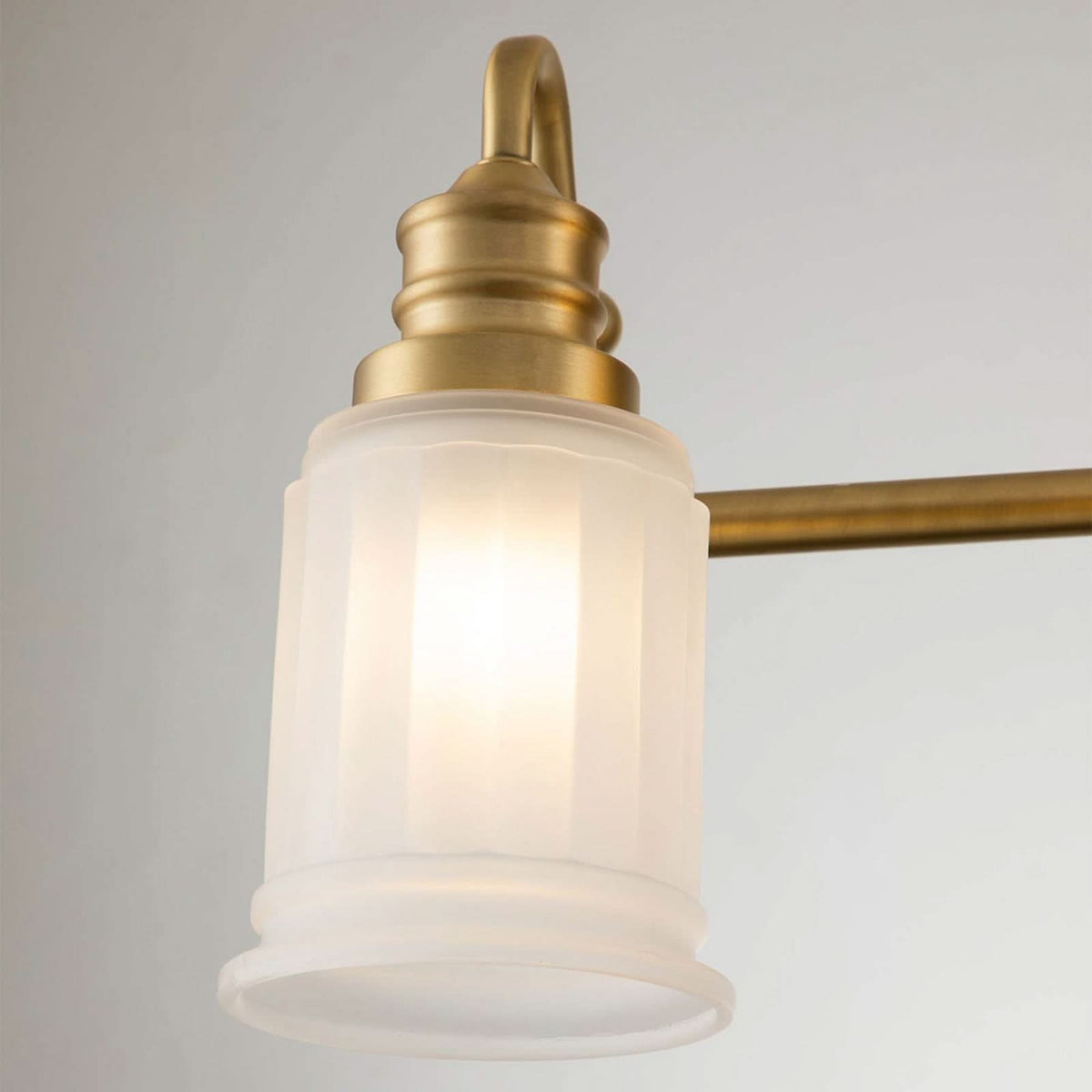 Applique murale Swell en verre, laiton brossé et blanc, 4 lumières, hauteur 23,7 cm, IP44