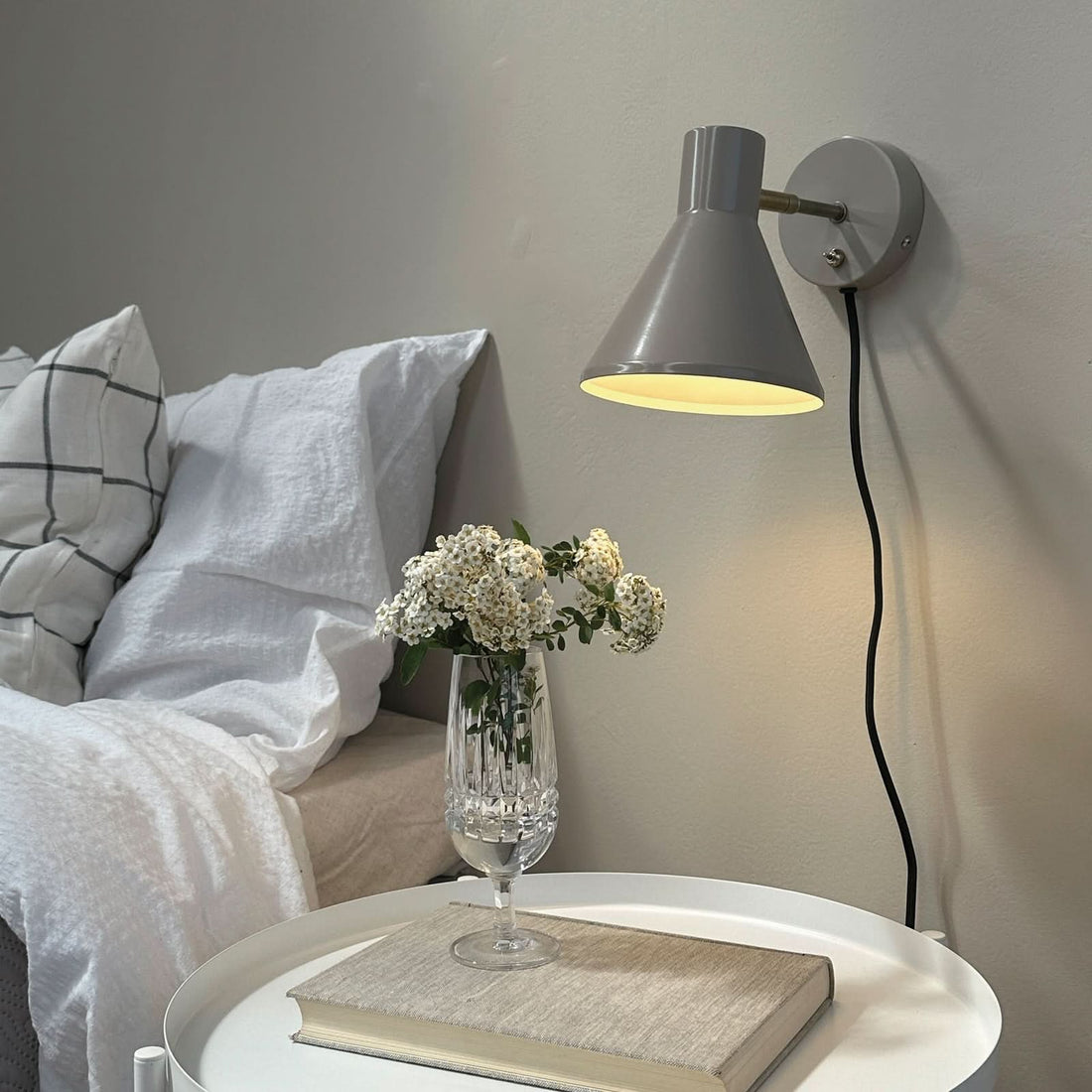 Applique murale Sleep en acier, gris, hauteur 17 cm