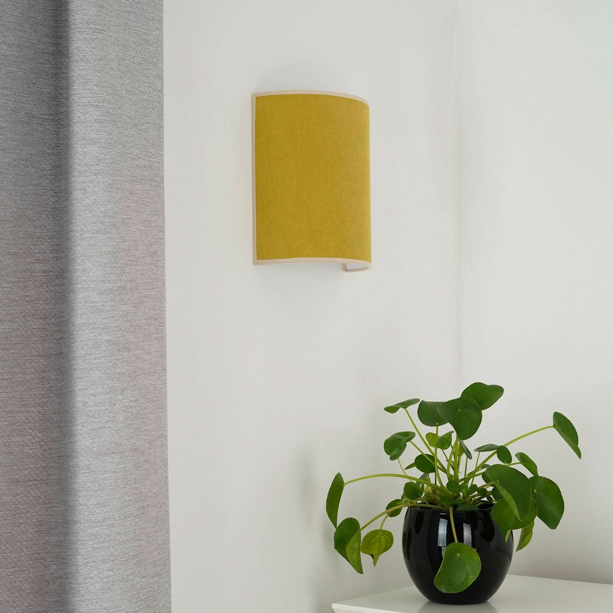 Applique murale Celine en tissu, jaune structuré, hauteur 24 cm