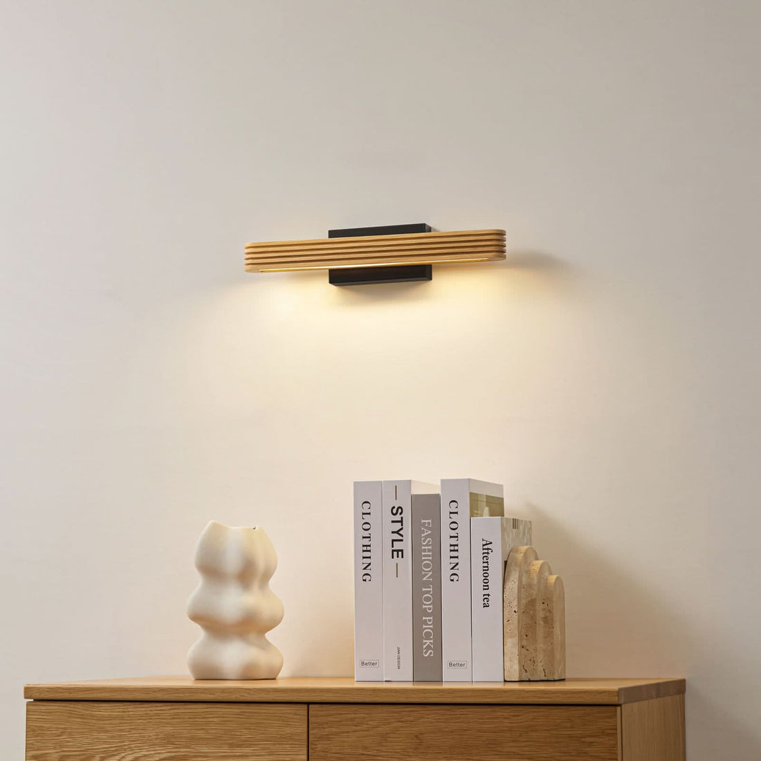 Applique murale LED Lieske en bois, hauteur 8 cm
