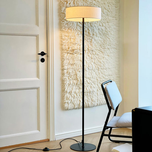 Lampadaire Calix en tissu, noir, 2 lumières, hauteur 149,5 cm
