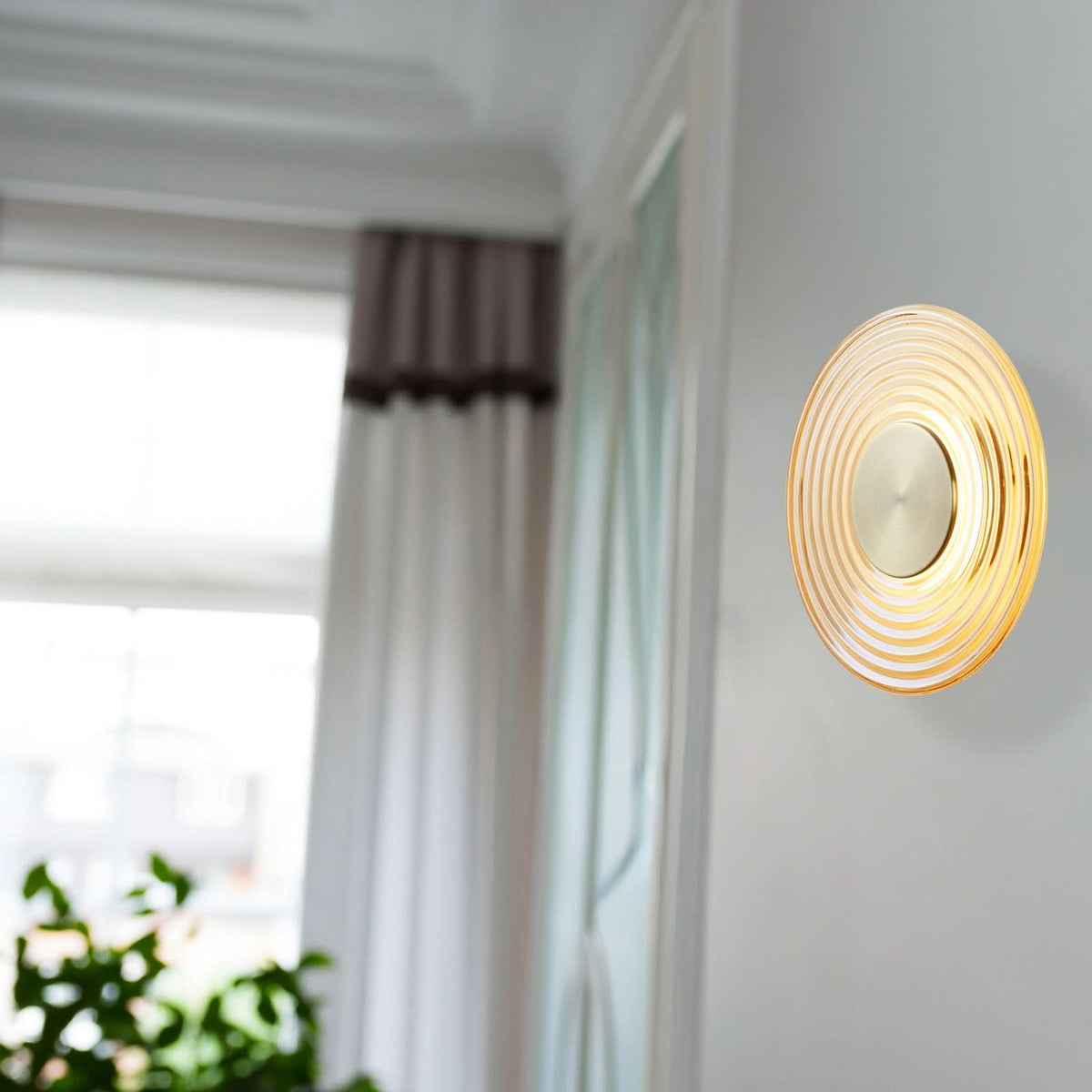 Applique murale LED Cleo en verre, ambre et laiton, Ø 30 cm