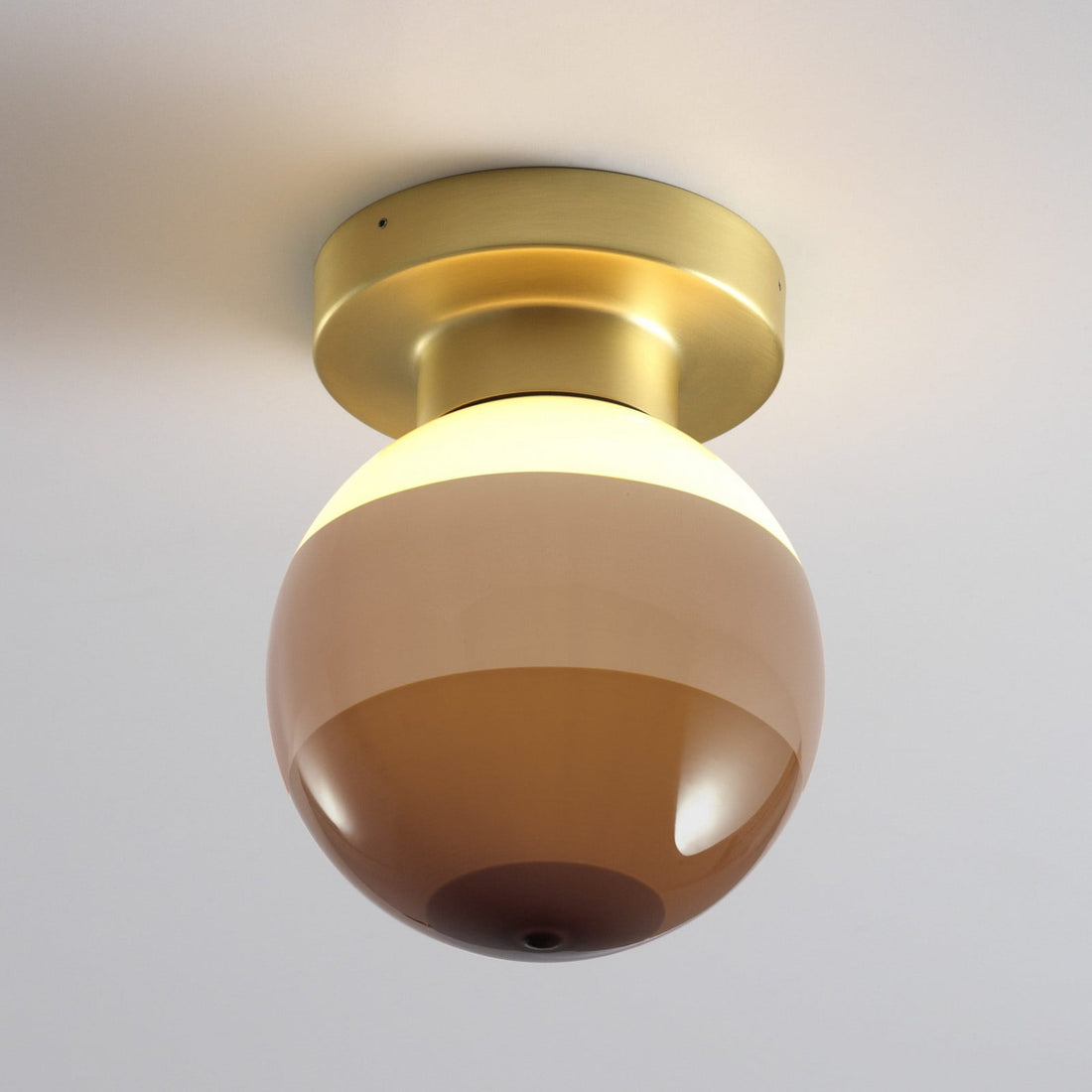 Applique murale LED Dipping Light A2 en verre, marron et laiton, Ø 12,5 cm