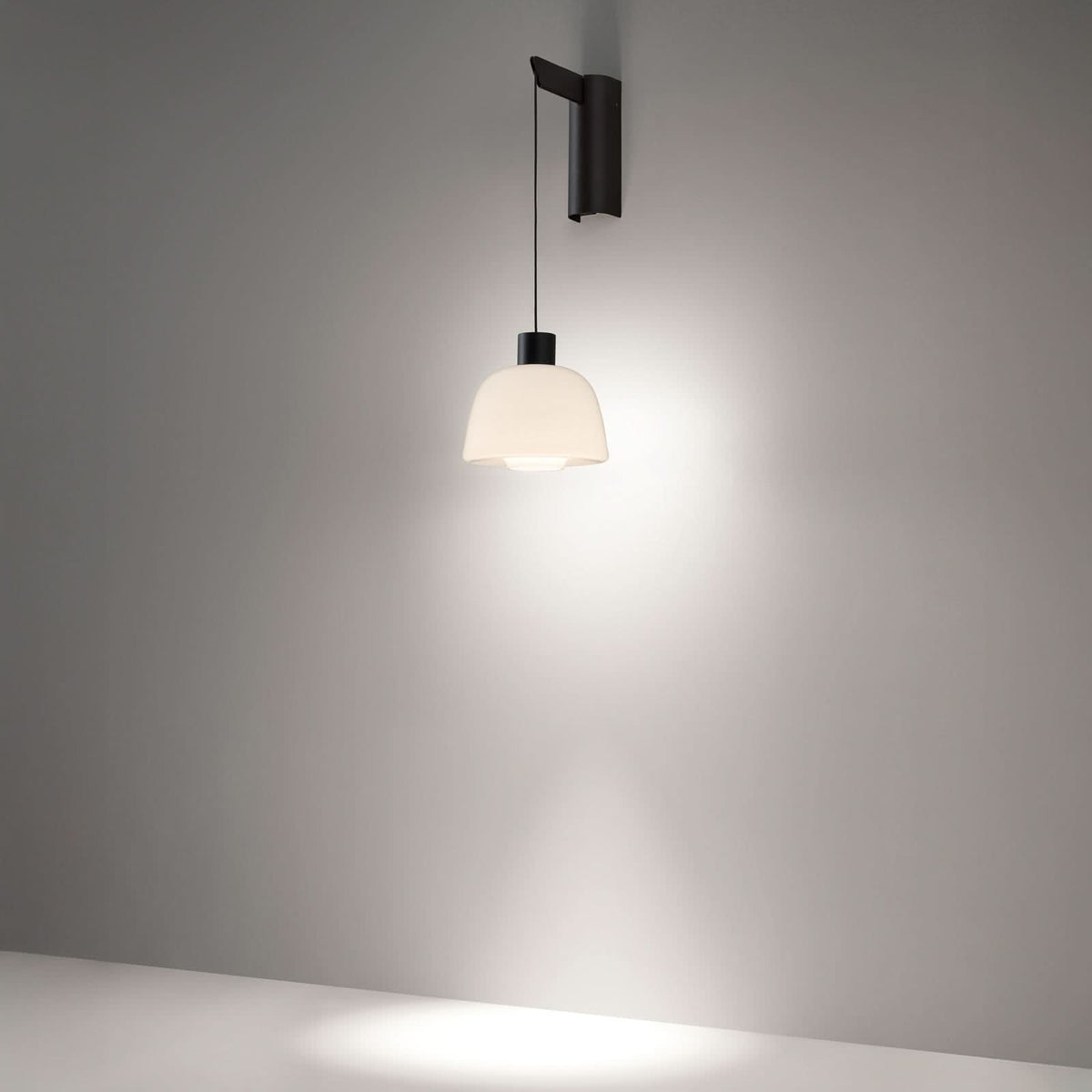 Applique murale LED Drep A/01 en verre, blanc et noir, hauteur 39,8 cm