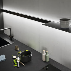 Applique murale LED Intero-line en aluminium, noir, hauteur 7,2 cm, 16,8 W