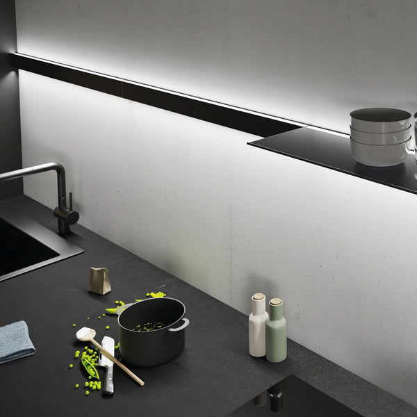 Applique murale LED Intero-line en aluminium, noir, hauteur 7,2 cm, 16,8 W