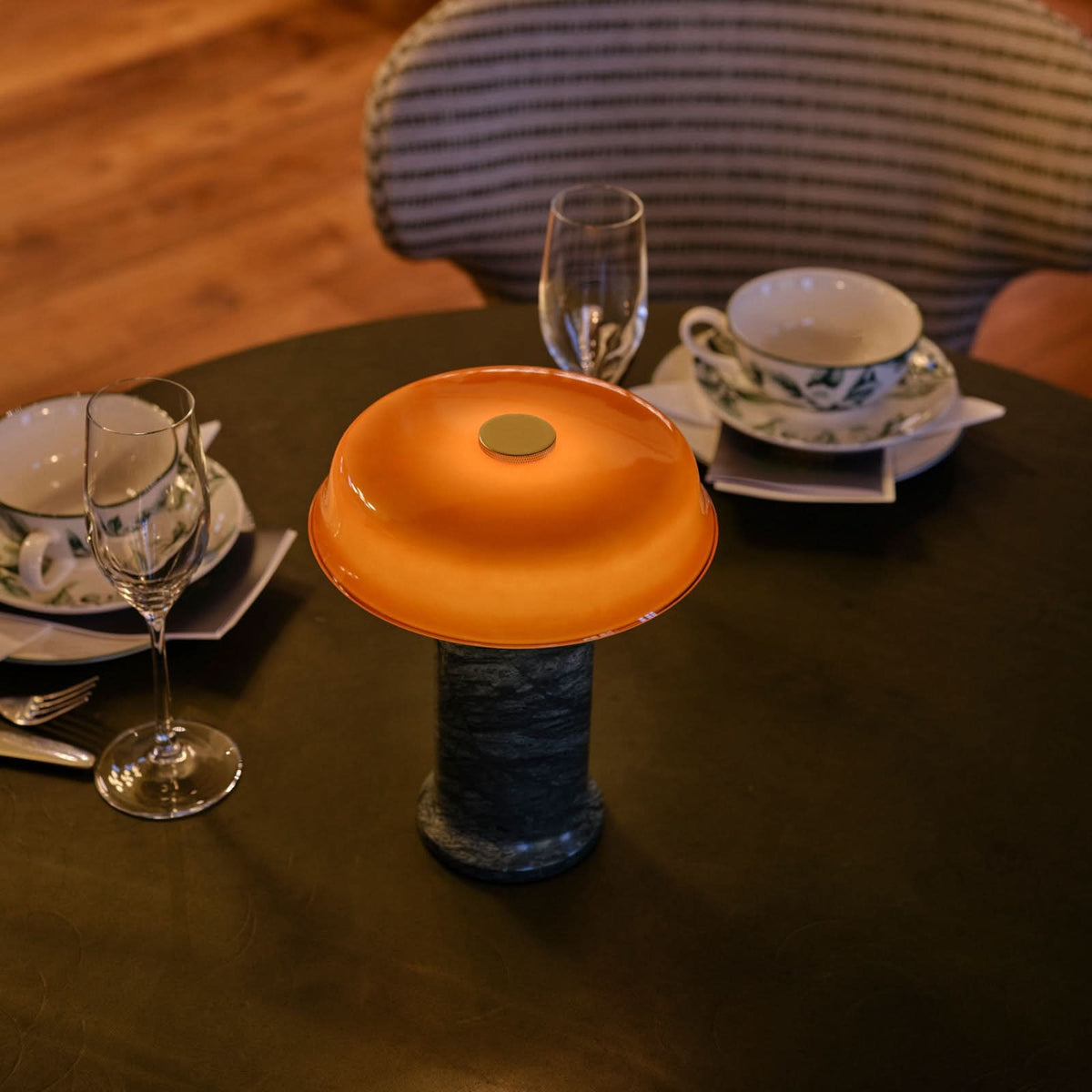Lampe à poser d'extérieur LED Trip No. 2 en verre, vert foncé marbré et ambre brillant, Ø 18 cm, IP44