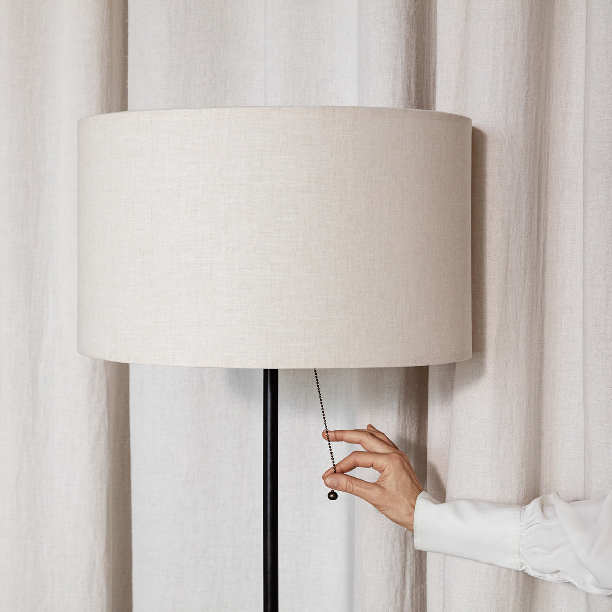 Lampadaire Gravity en tissu, crème et vert foncé marbré, 3 lumières, hauteur 168 cm