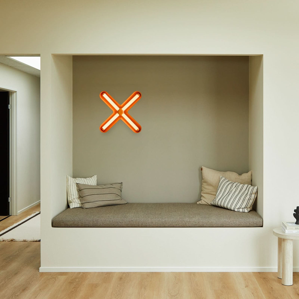 Applique murale LED Fuzz en aluminium, orange et noir, hauteur 50,1 cm
