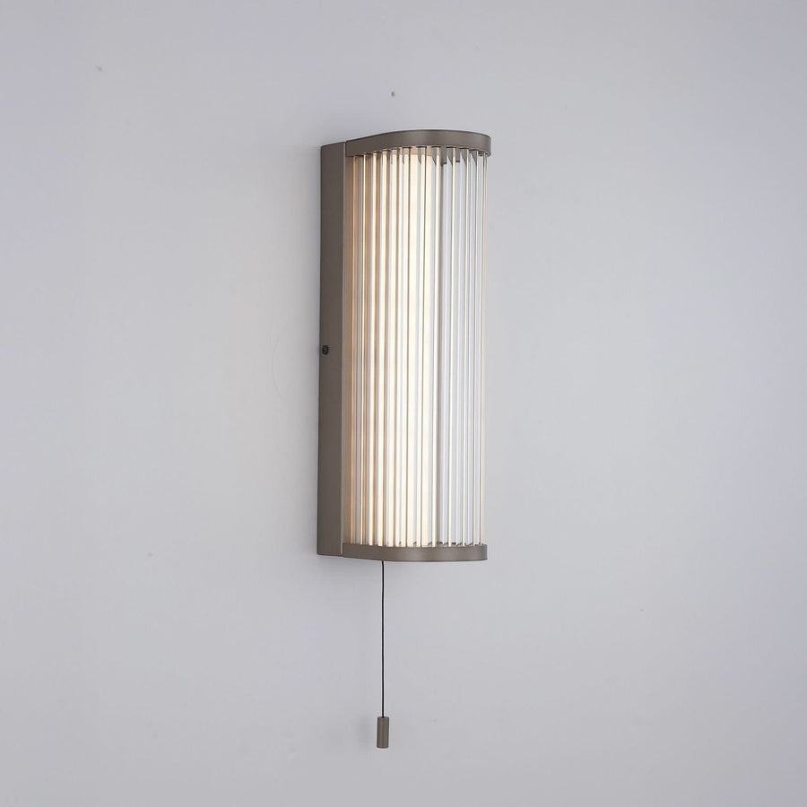 Applique murale LED Rue en verre, bronze, hauteur 35 cm, IP44