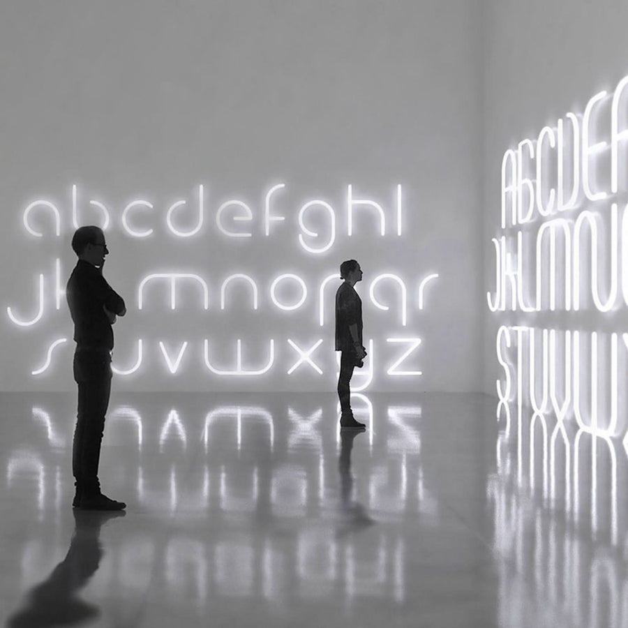 Applique murale LED Alphabet en aluminium, blanc, hauteur 65 cm, 3000 K, 8 W