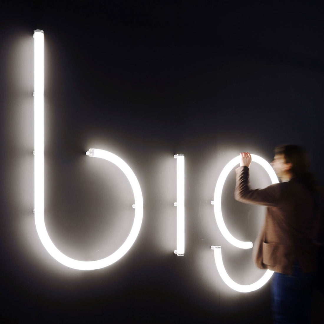 Applique murale LED Alphabet en aluminium, blanc, hauteur 65 cm, 3000 K, 8 W