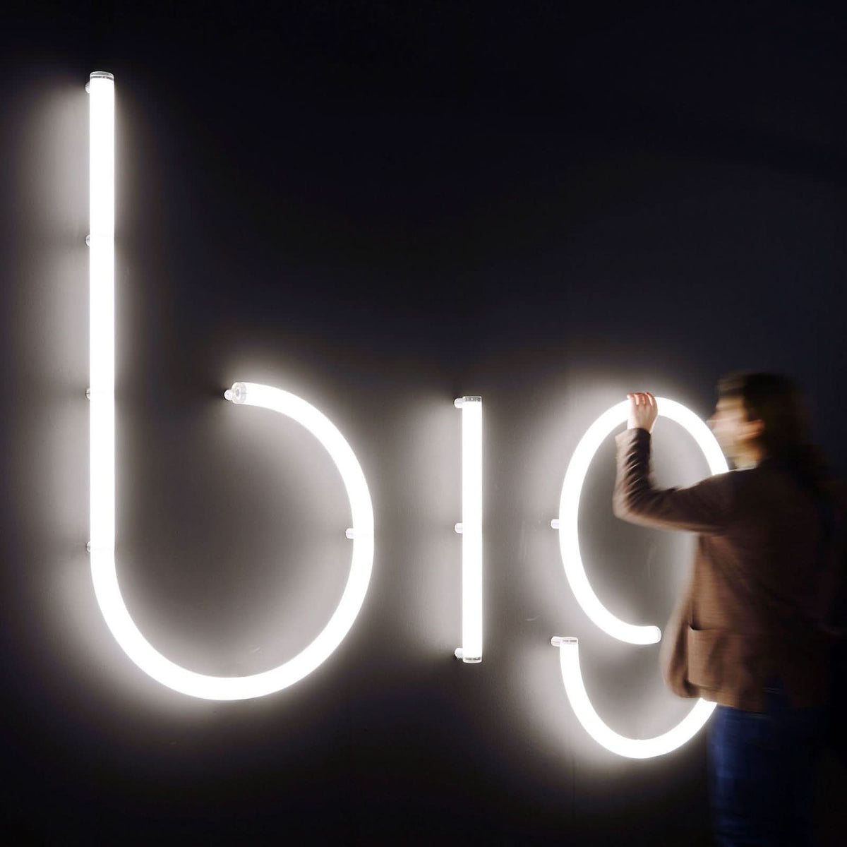 Applique murale LED Alphabet en aluminium, blanc, hauteur 95 cm, 3000 K, 17 W, largeur 35 cm