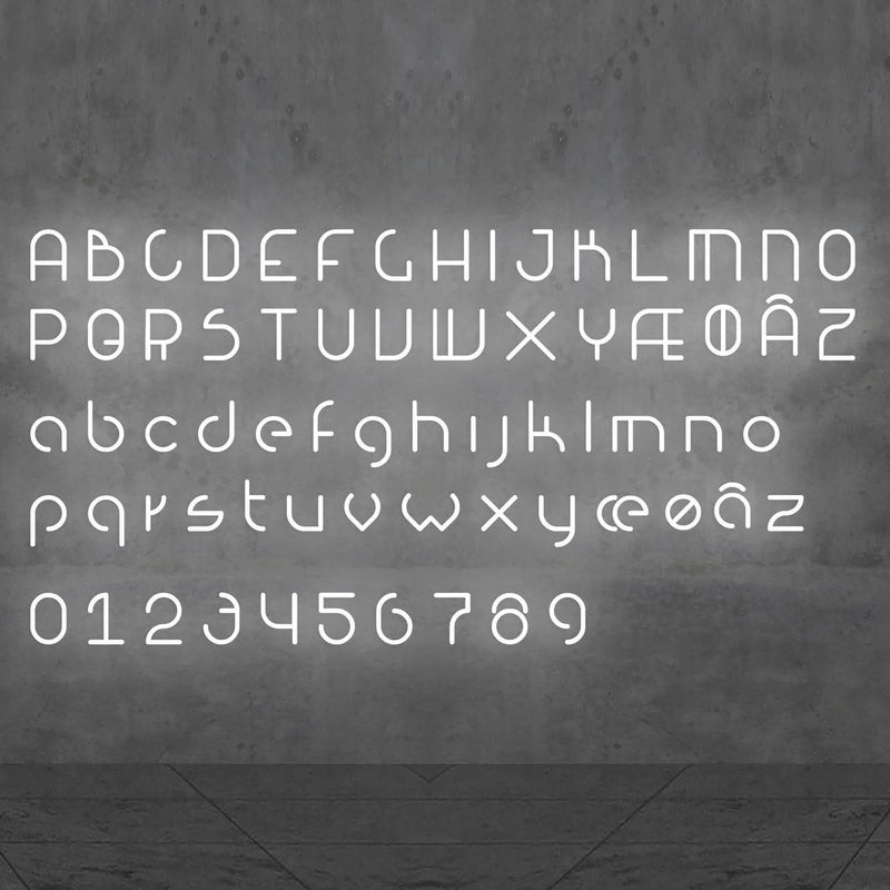 Applique murale LED Alphabet en aluminium, blanc, hauteur 67,5 cm, 3000 K, 27 W