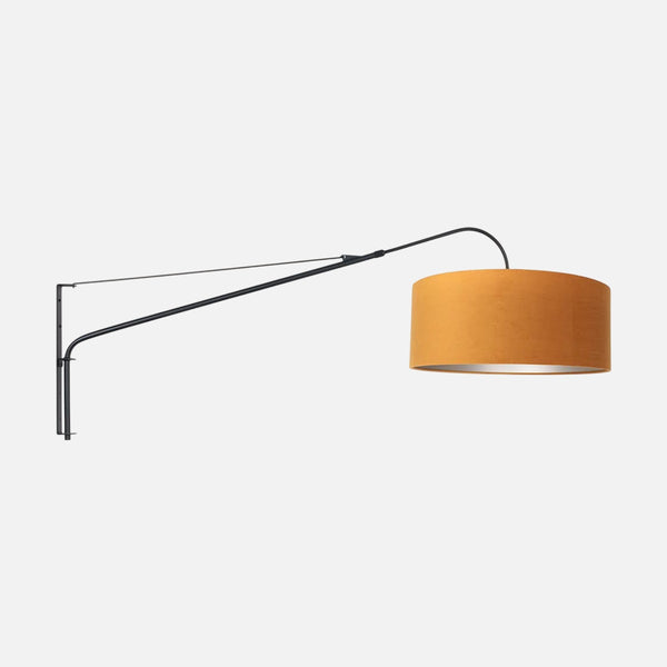 Applique murale dorée, abat-jour velours ocre & long bras arc noir | Ambra
