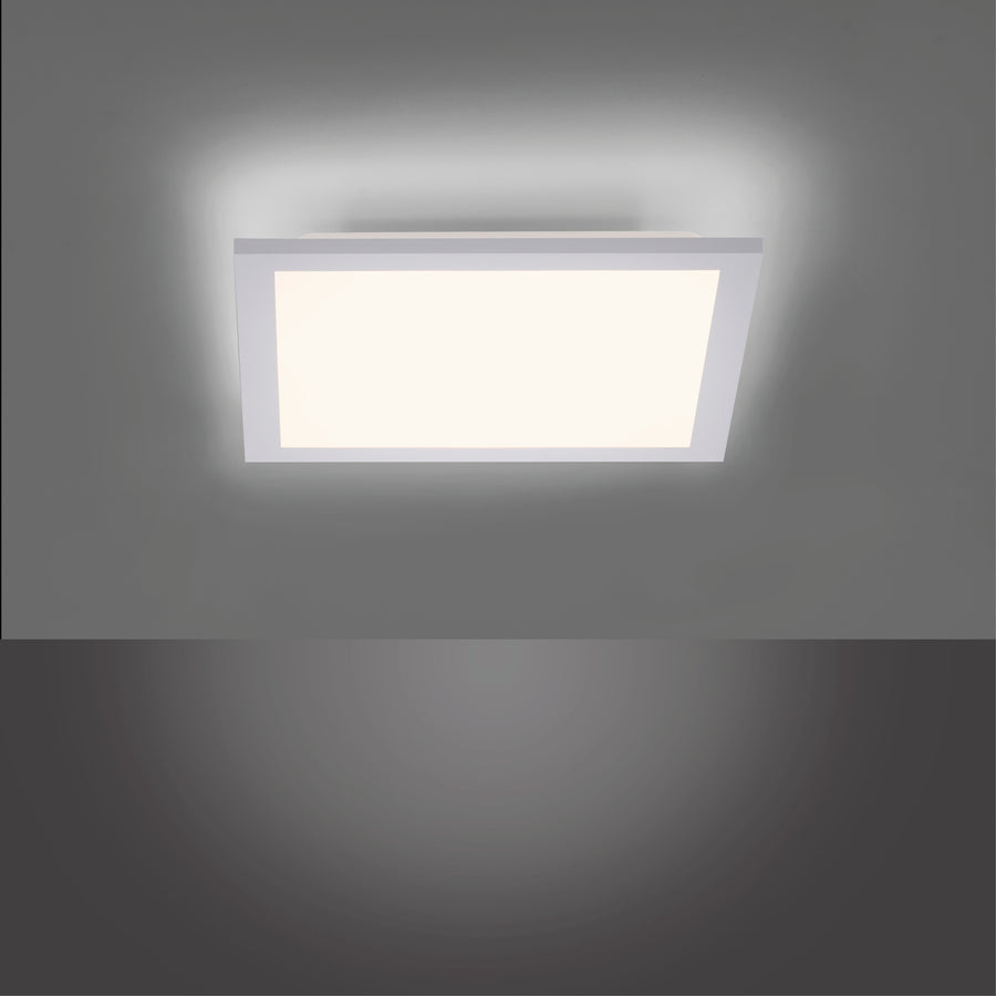 Luminaire allumé dans la pénombre montrant son halo lumineux diffus
