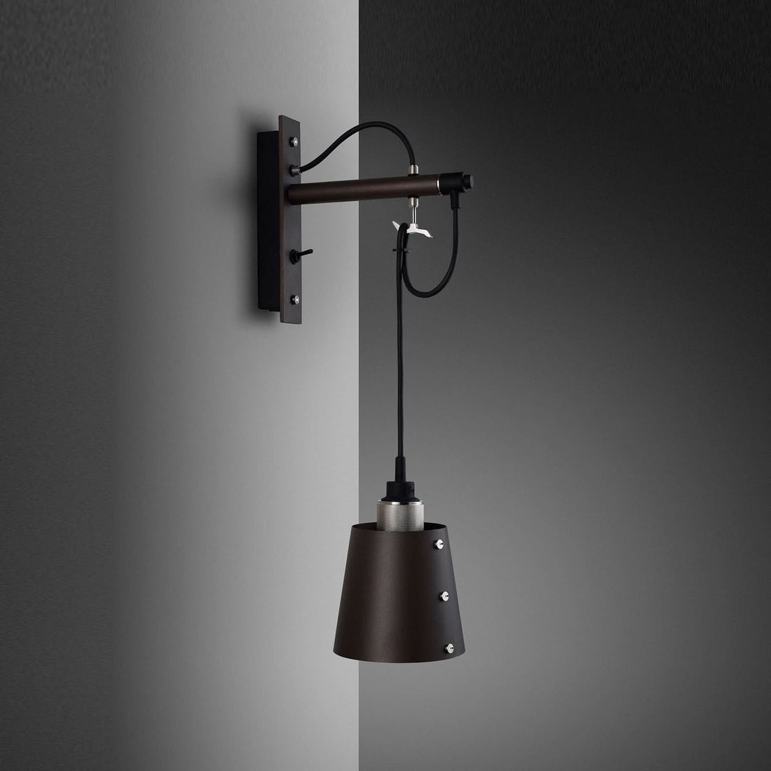 Applique murale Hooked Wall en acier, graphite, 40 W, modèle 2