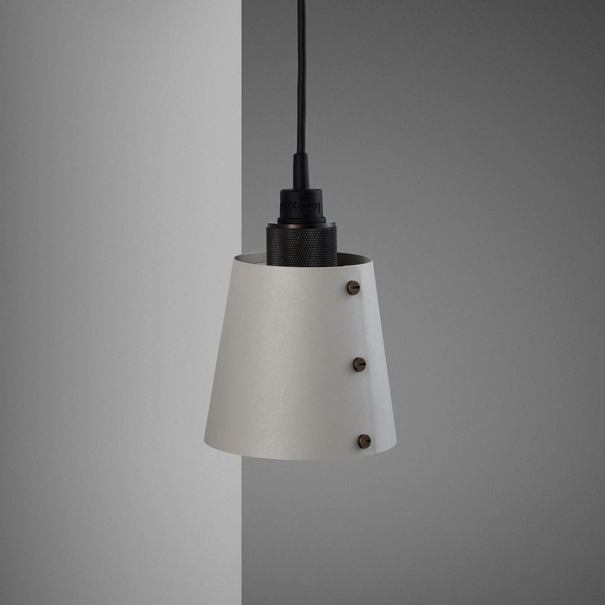 Applique murale Hooked Wall en acier, gris clair et bronze, 40 W, modèle 2