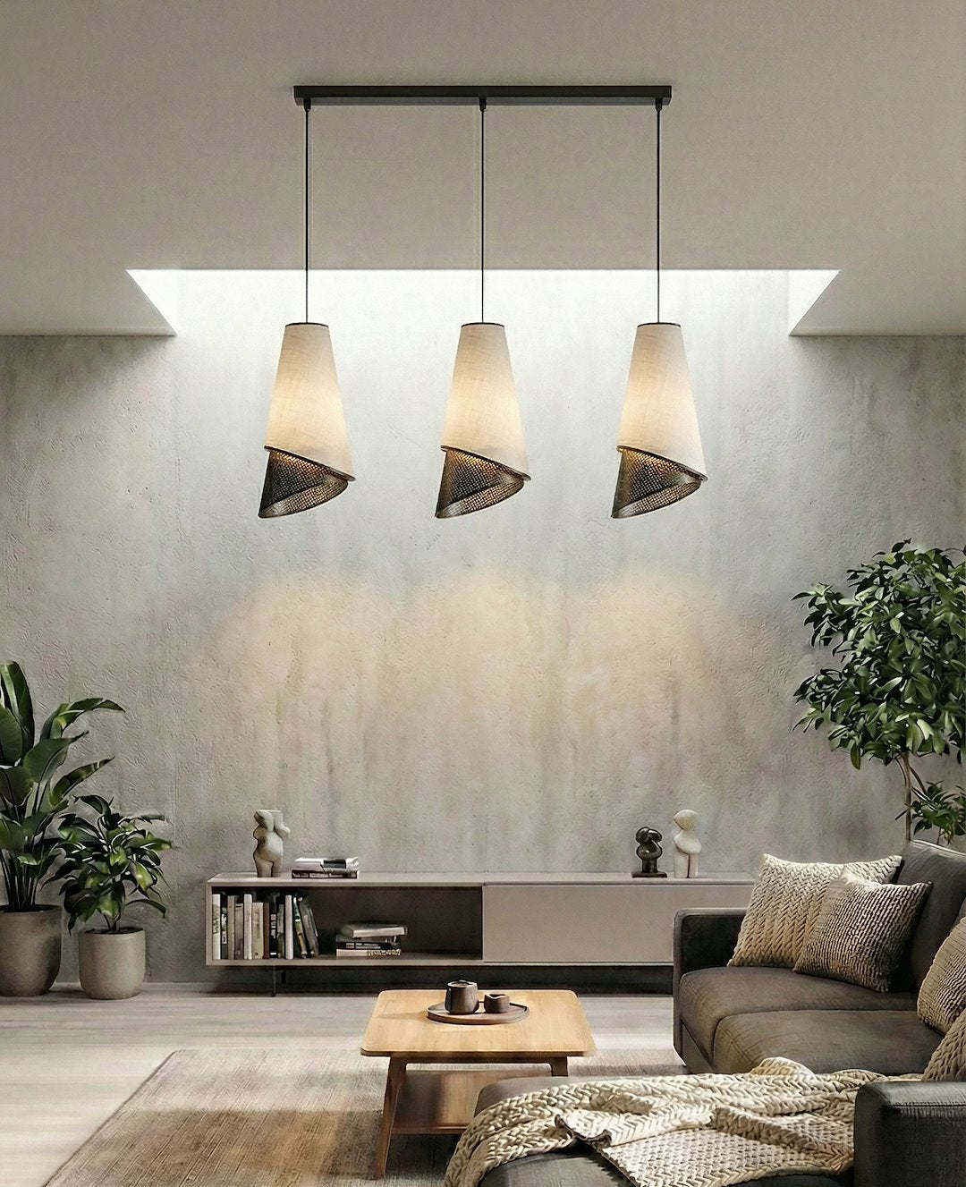 Vue d'ensemble du luminaire suspendu au-dessus d'un salon, mur béton et canapé