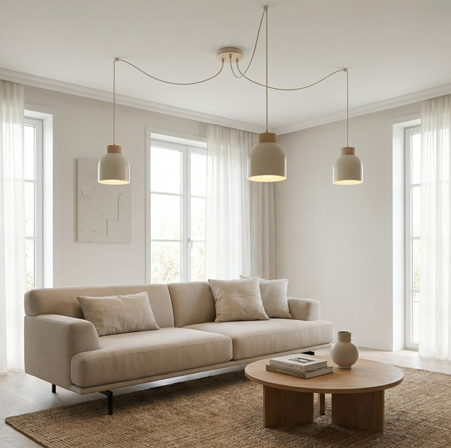 Ambiance salon beige avec canapé, tapis et table basse en bois clair
