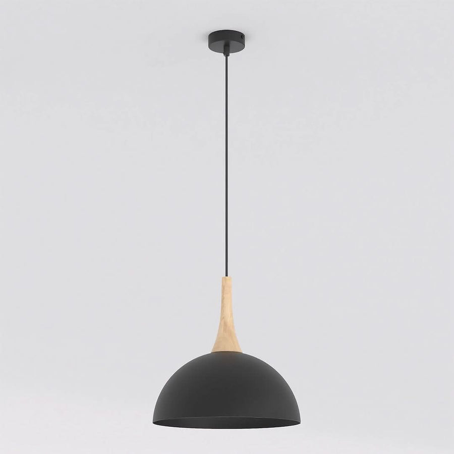 Vue de profil du luminaire suspendu, abat-jour noir et col en bois clair